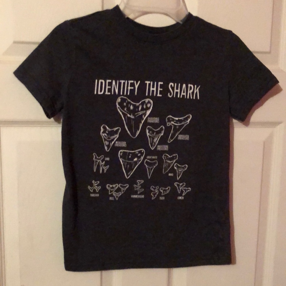 Cat & Jack Gray Shark Teeth Graphic T-Shirt Boys Small S 6/7